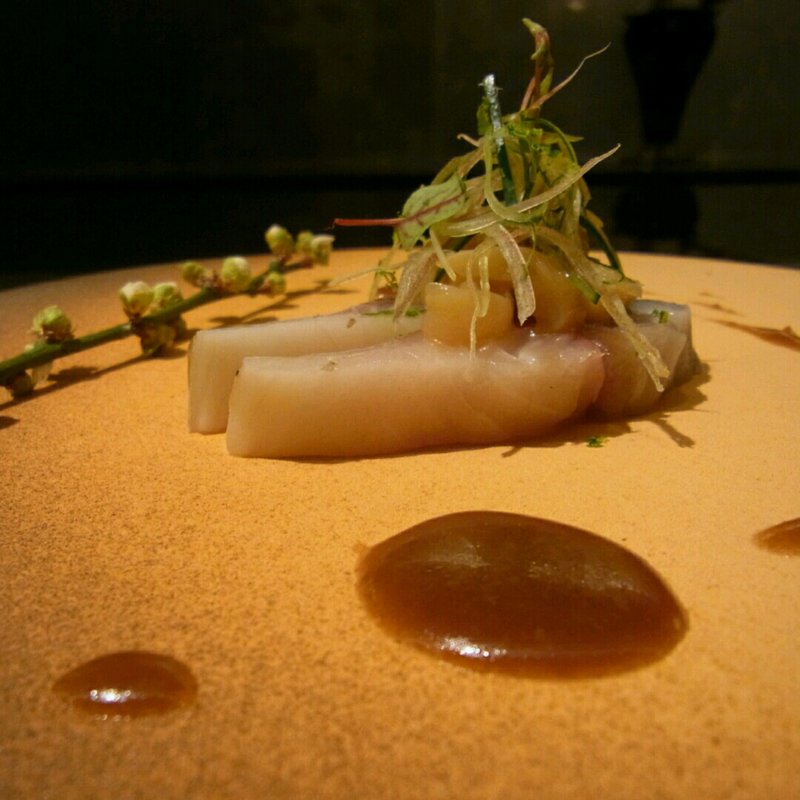 淡路島産のさば ミル貝のせ(祇園 呂色)