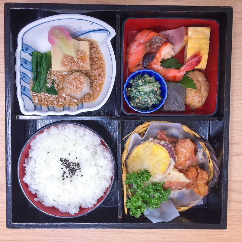 松花堂弁当(鳥茶屋 別亭 （とりぢゃや）)