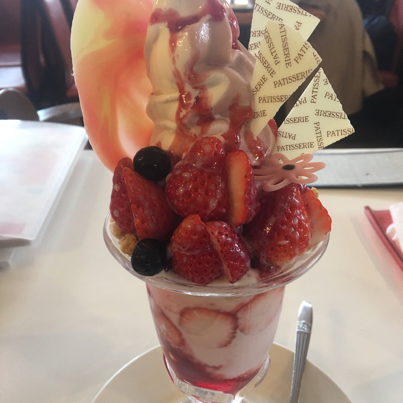 プレミアほのかいちごパフェ(カフェ・ド・ブルー （Cafe de Blue）)