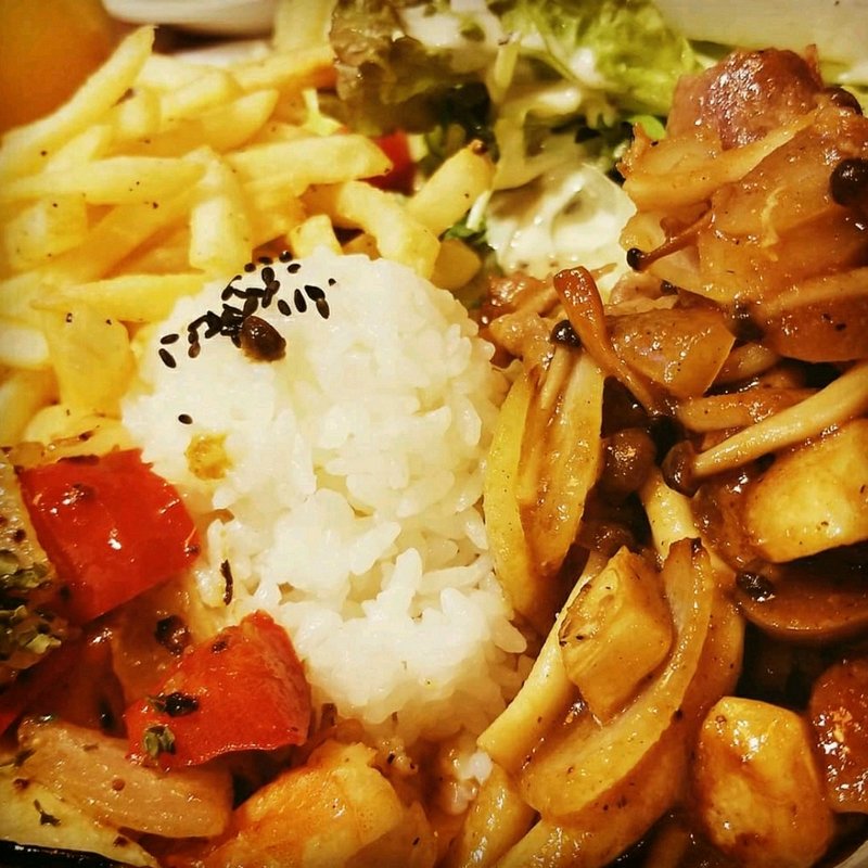 ジンジャーポーク&ガーリックシュリンプ(マカレア （Makale'a）)