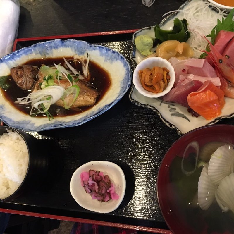 のどぐろ煮付け刺身定食、刺身6種類ウニ追加(さかなや 市場食堂)