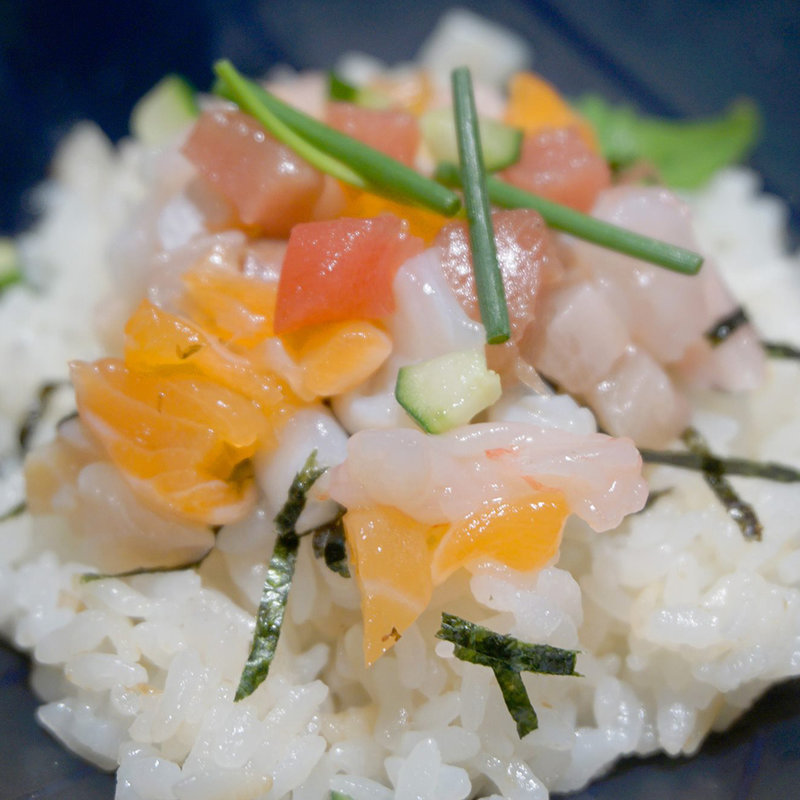 華海鮮丼と釜揚げしらす丼(博多おだいどこまま魚)