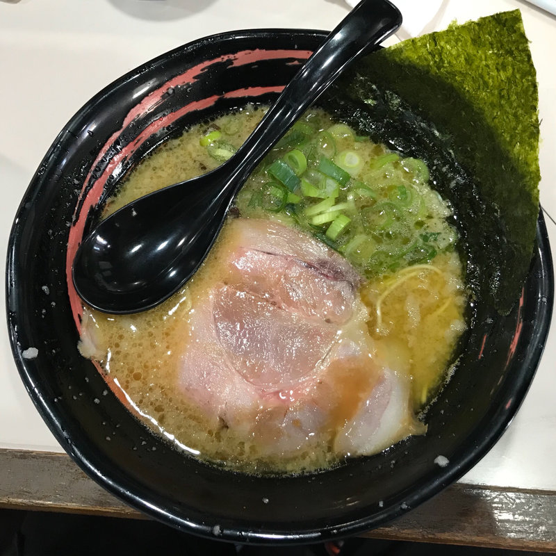 とんこつしょうゆらーめん(麺翔 とんび)