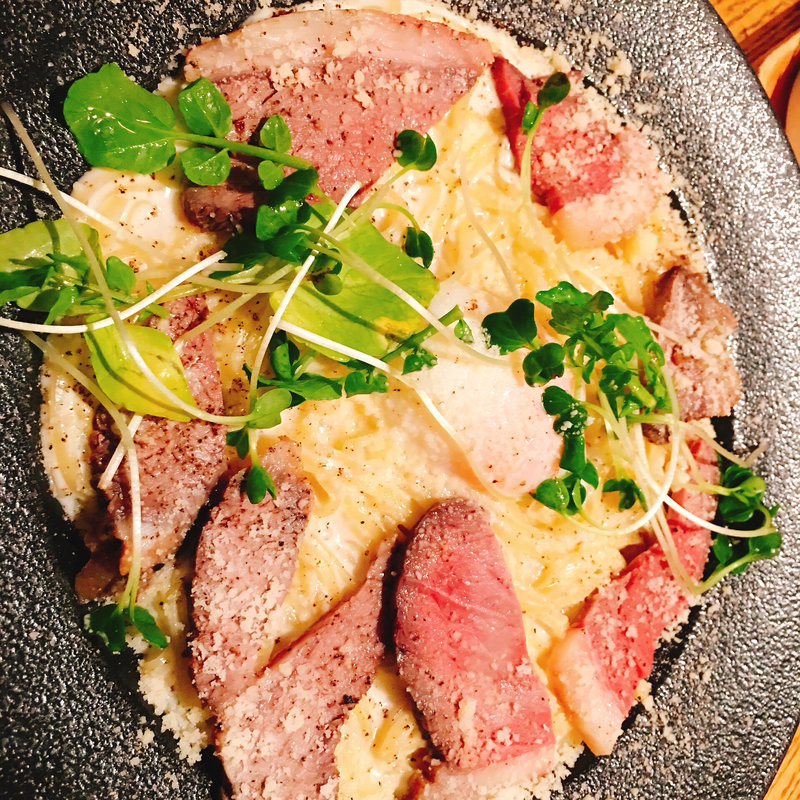 ダントツ人気のカルボナーラ 自家製ローストビーフのせ(自家製生パスタ 自家製ソーセージ竹井屋 天満橋店 )