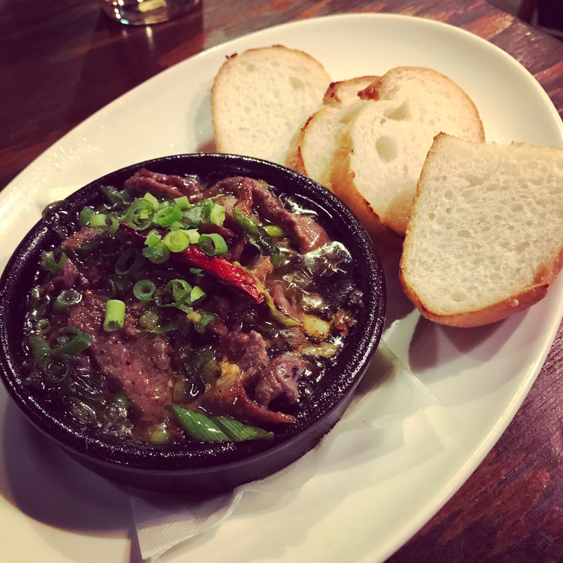 牛タンと九条ネギのアヒージョ(イタリア食堂 Ciao!! （チャオ）)