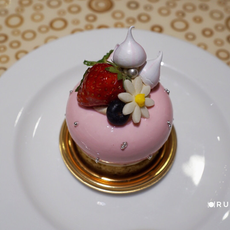 苺とルバーブのムース(トスティーナ （tostina）)