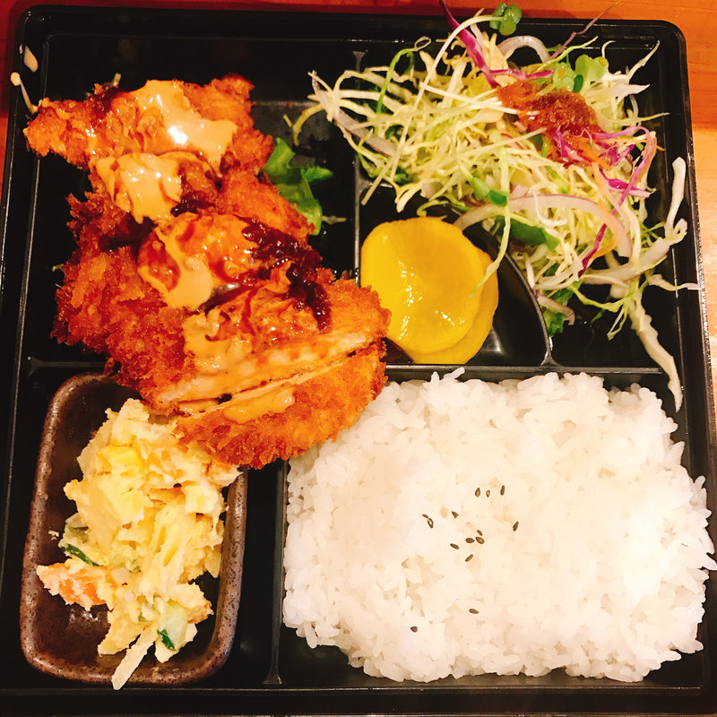 チキンカツ定食(食事処味川)