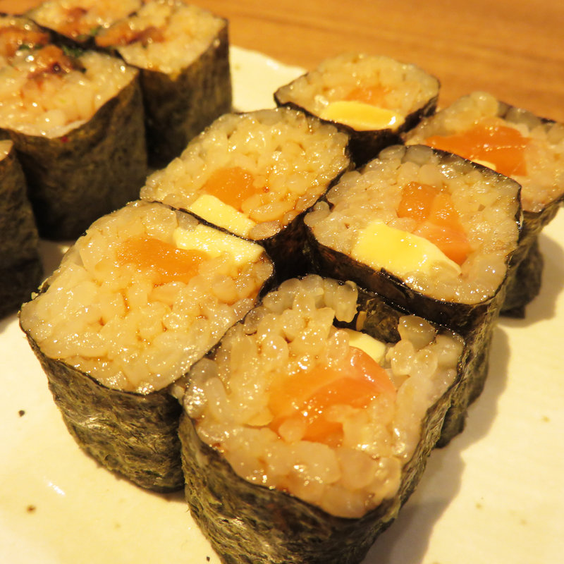 みそ漬けチーズとサーモンのあて巻き(水産卸直営酒場ぎんりん)