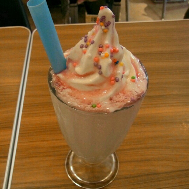 CRANBERRY MILKSHAKE(BURGER&MILKSHAKE CRANE)