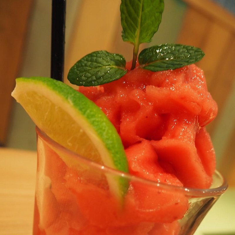 ストロベリー×ザクロ スムージー(湘南パンケーキ 横浜みなとみらい店)