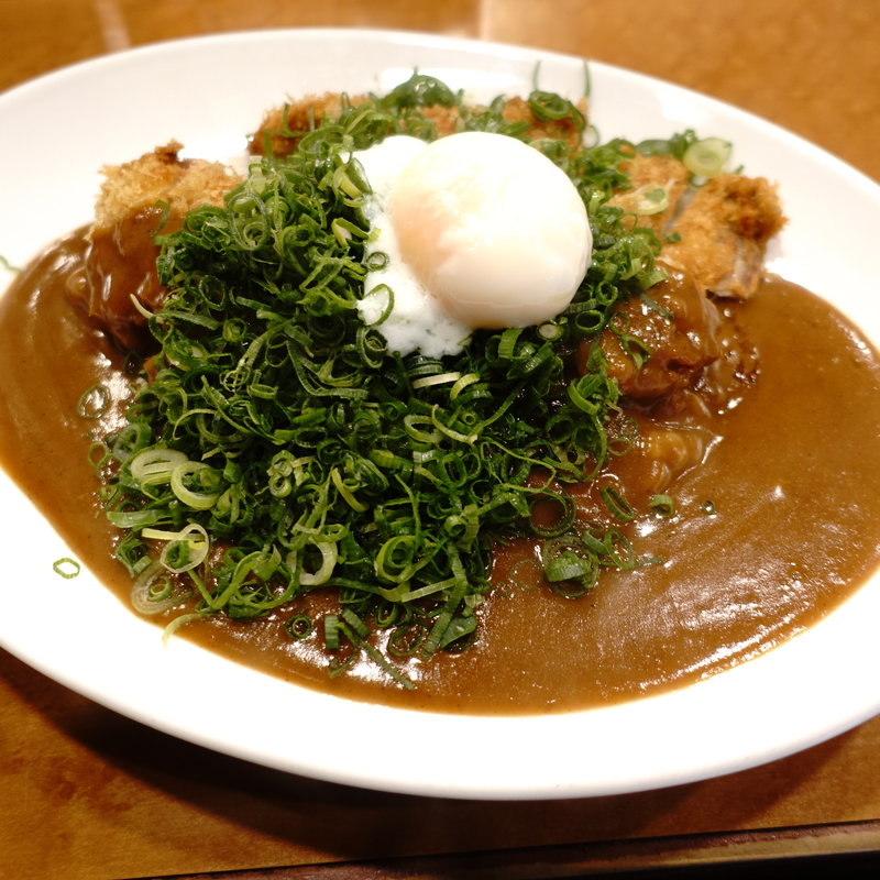 大盛カレーライス+とんかつ+半熟玉子+カットねぎ(俺たちのカレー家 )