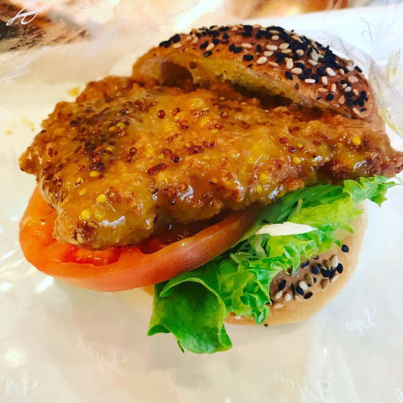 チキンフィレバーガー(リヨンセレブお花茶屋)