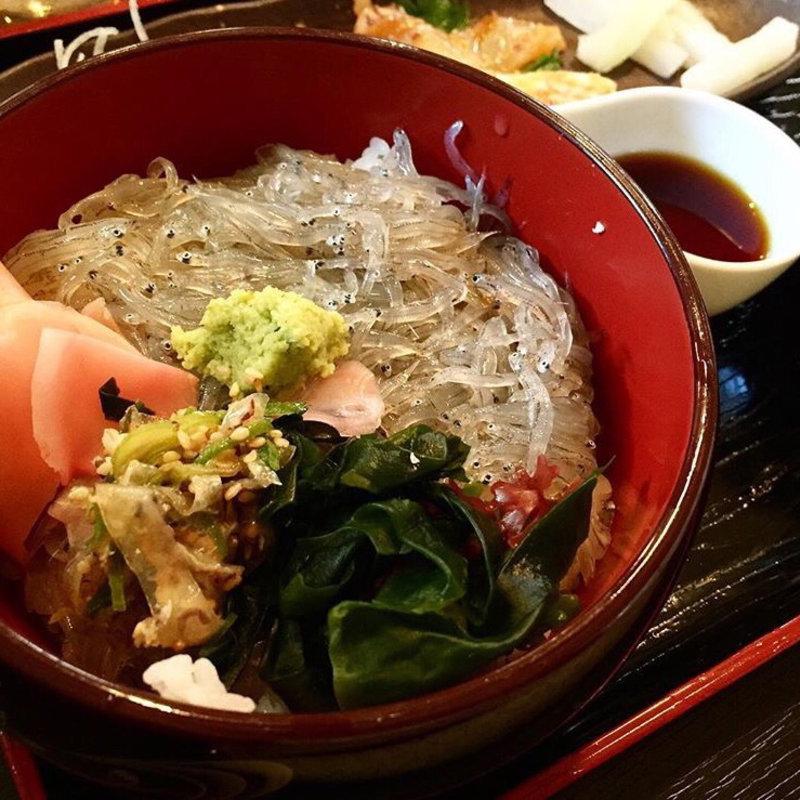 生しらす丼(レストラン 海峡楼（ミラ・ドール）)