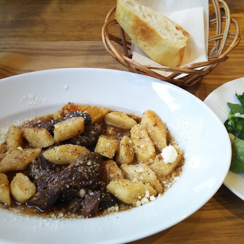 蝦夷鹿とニョッキの煮込み（ランチプレート）(ティスカリ)