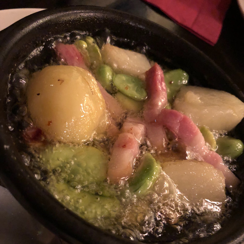 空豆、ベーコン、新じゃがのアヒージョ(Kitchen&farm SOIL)