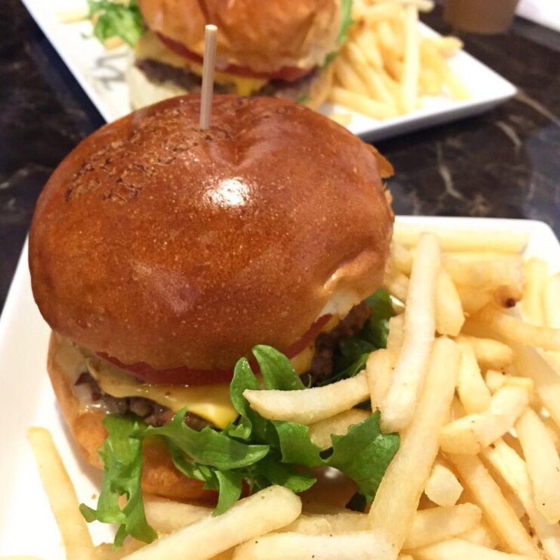 チーズバーガー(ノンズ・バーガー・イズ・ヘブンリー)