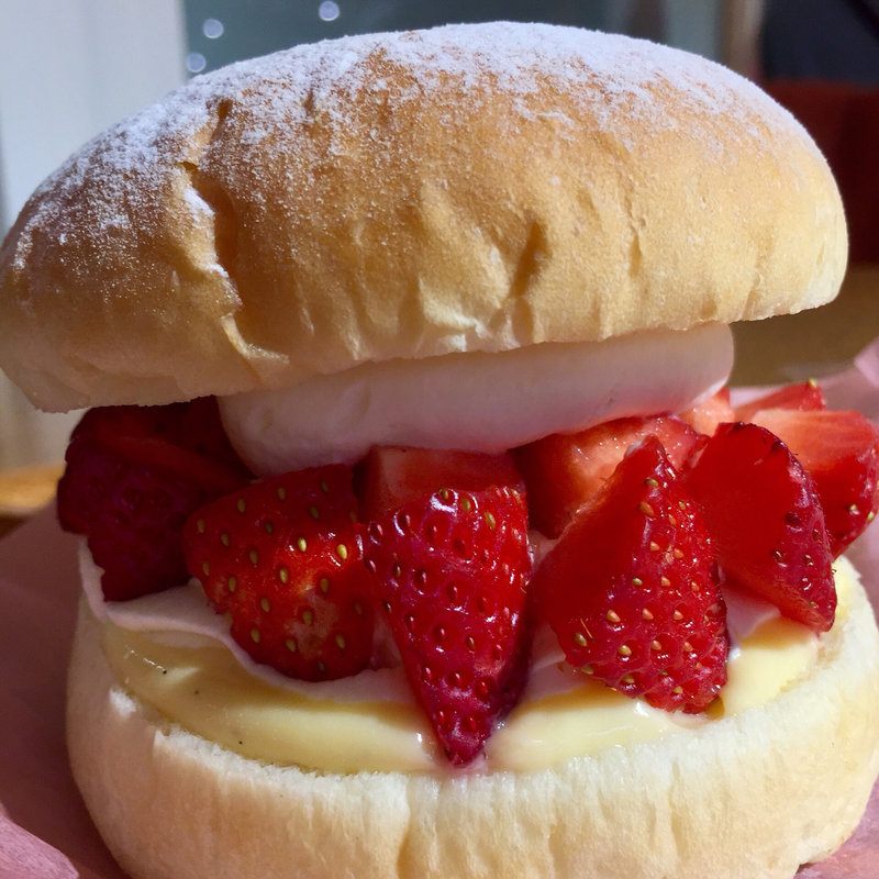 あまおう苺 フルーツバーガー(ARROW TREE(アローツリー) 天王寺ミオ店)