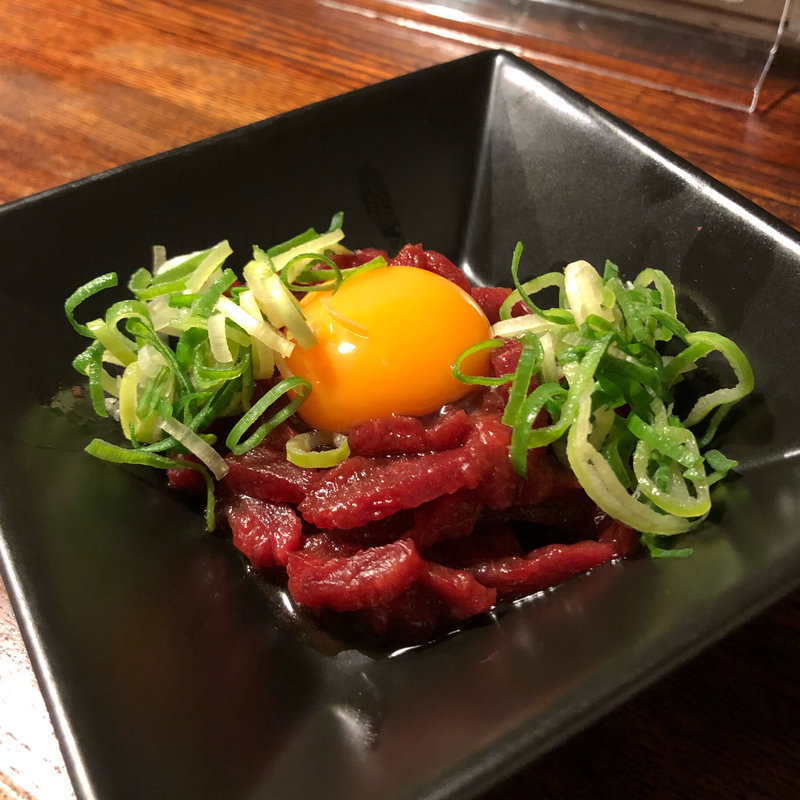 桜ユッケ(馬刺屋ホルホース)