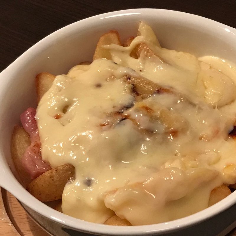 ラクレットチーズ・ベーコンとじゃがいも(タンタシオン)