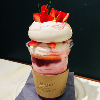 イートン・メス パブロヴァ(FRANZE & EVANS LONDON 表参道店 （フランツアンドエヴァンスロンドン）)