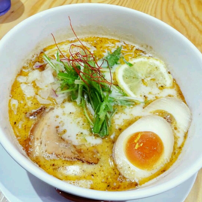 トリュフ香る鶏と鯛の魚貝節パンチ熟玉そば(下品なぐらいダシがうまいラーメン屋)