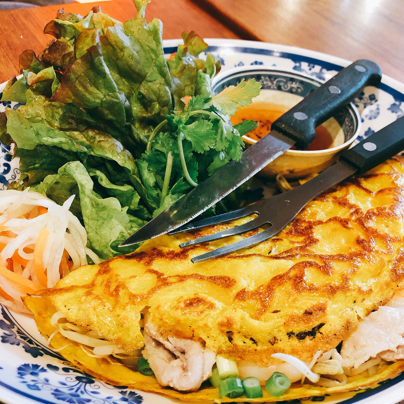 海老と豚肉のバインセオ(ビンミン 東京支店)