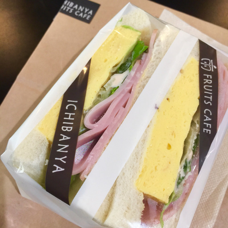 だし巻き卵&ロースハムサンドイッチ(イチバンヤ)