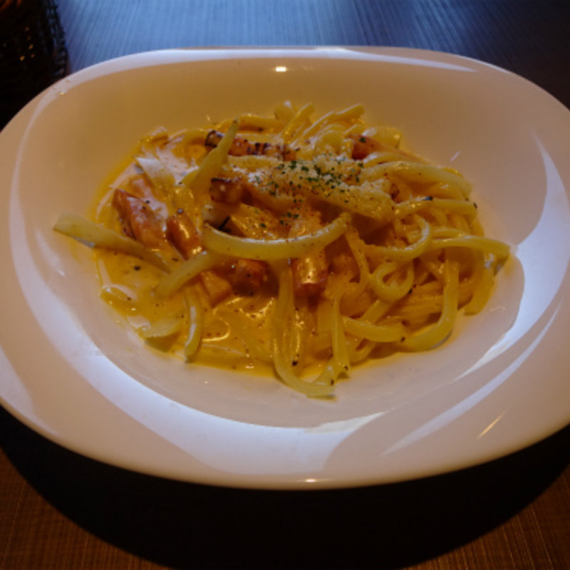 赤胡椒香るカルボナーラ(フォルクス 晴海トリトン店)