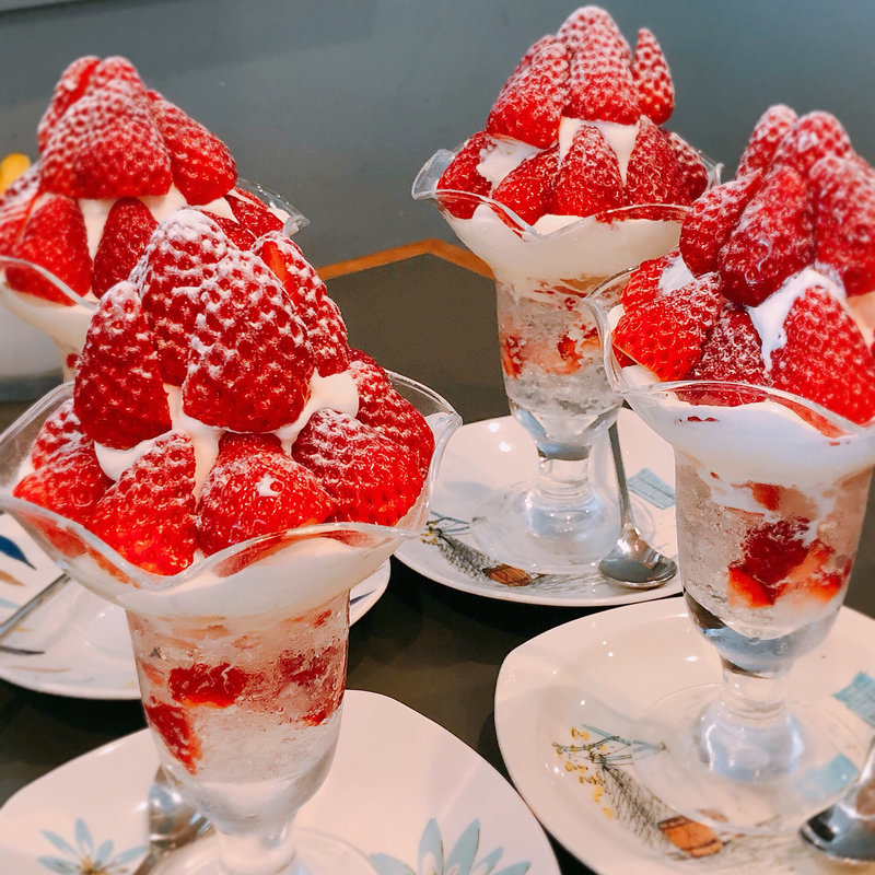 いちごパフェ( ボリクコーヒー （bolik coffee）移転前の店舗