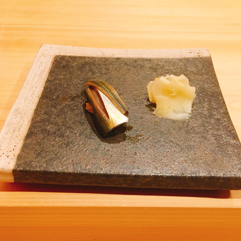 小肌の握り(鮨ばんど)