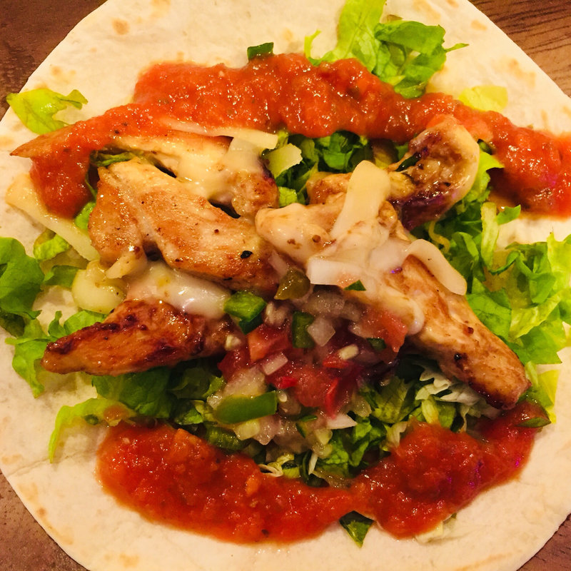 タコス・デ・ポーヨ・イ・ケソ(ラ・キヌア （la quinua）)