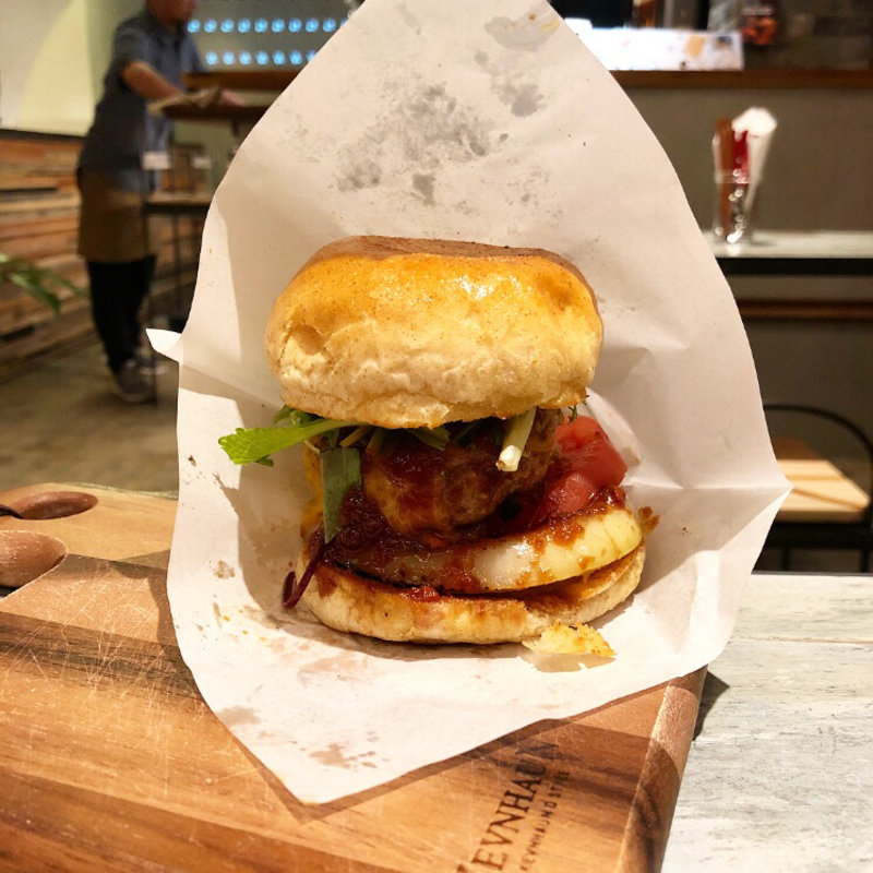 ハンバーガー(craft dining upit)