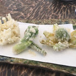 白魚のかき揚げと山菜の天ぷらセイロ