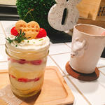 さくらんぼのショートケーキ(Hachi cafe -KOBE-)