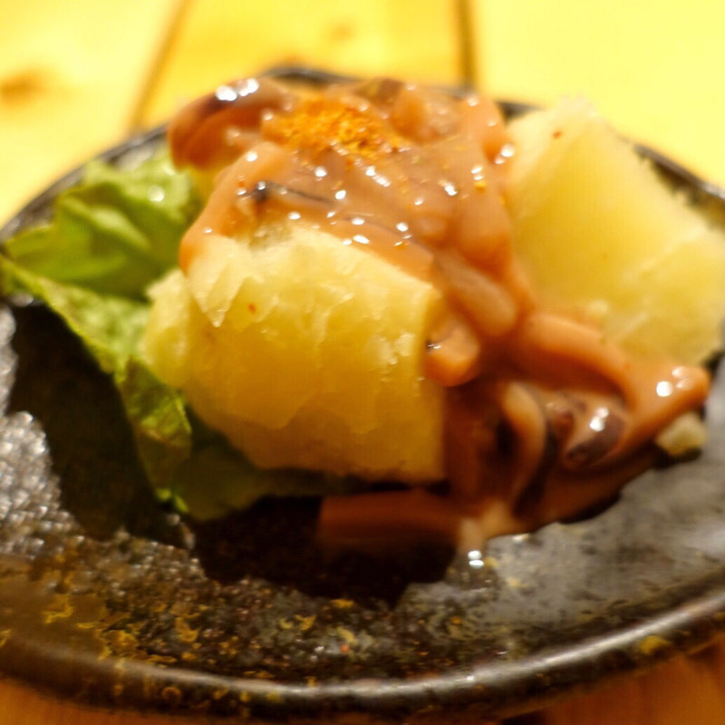 ジャガイモにイカの塩辛(唐火七)