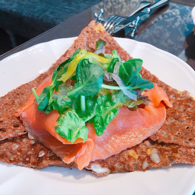 ガレット・スモークサーモン(カフェ ド キリネス （Cafe de Qiriness）)