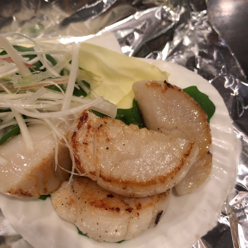 ホタテの鉄板焼き(博多やきやき三輪)