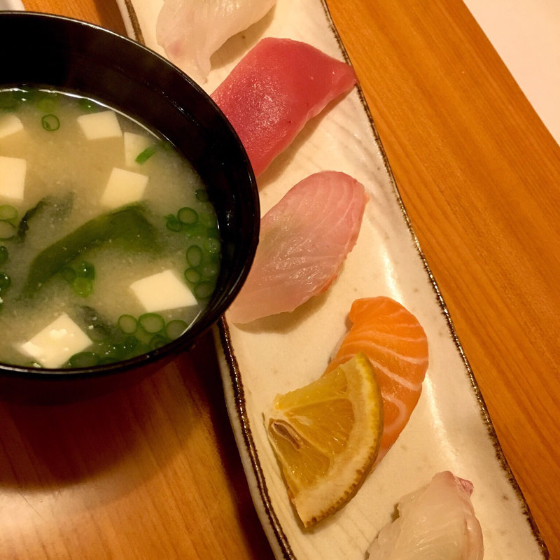 にぎり寿司 5貫（味噌汁付）(あじ)