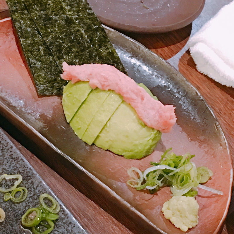 アボカドとマグロたたき(山内農場 天満橋駅前店)