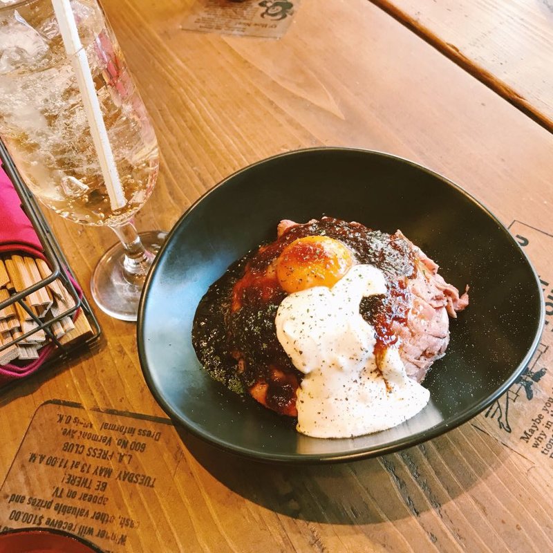 ローストビーフ丼(肉と野菜の炭焼バル クランナイン)
