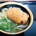 コロッケうどん（うどん小+コロッケ）