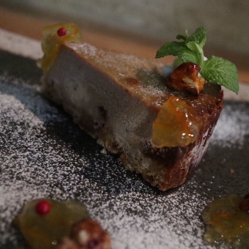 大人のブルーチーズケーキ お酒のきいたオレンジのピールソース添え(カフェ　火裏蓮花 （カリレンゲ）)