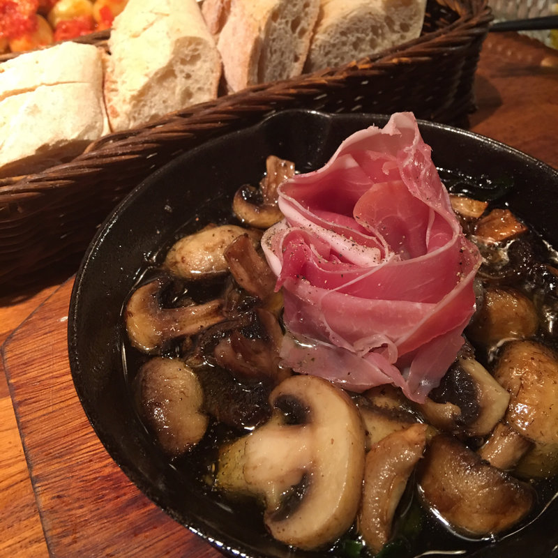 マッシュルームと生ハムのアヒージョ(スペイン食堂MARU。 )