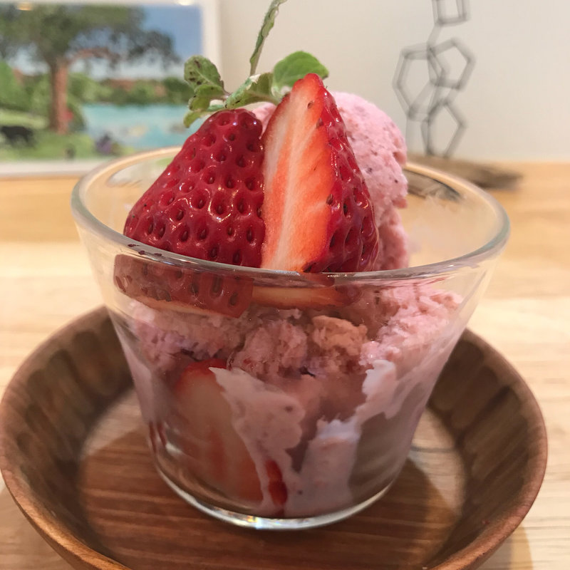 イチゴと甘酒のアイスクリーム(cafe百音)