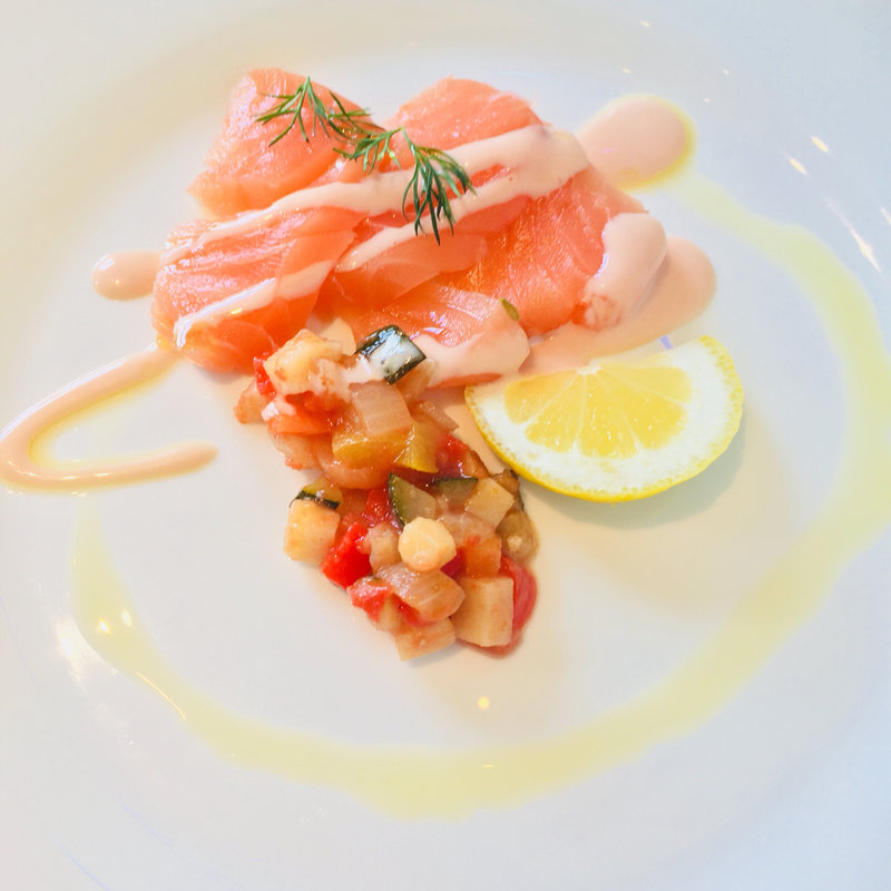 サーモンの前菜(キャプテンズワーフ)