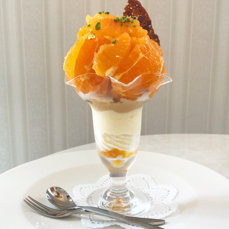 柑橘のパフェ(サロン・ド・テ プレジール)
