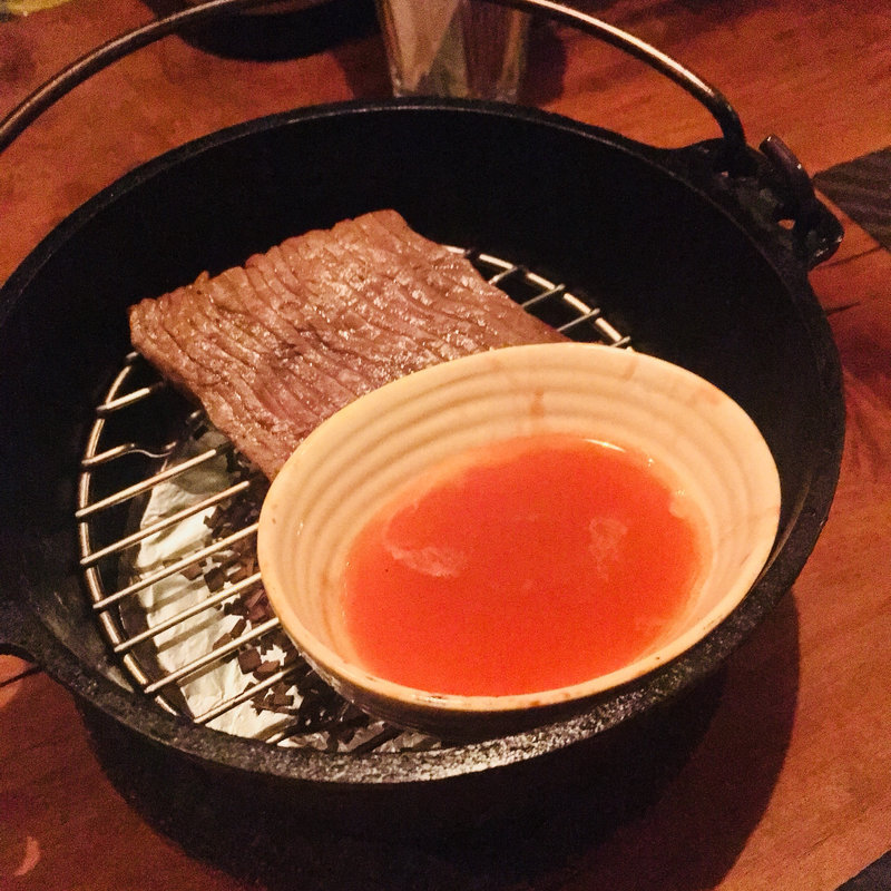 ダッチオーブンで作る黒毛和牛もも肉の瞬間燻製(燻製キッチン)