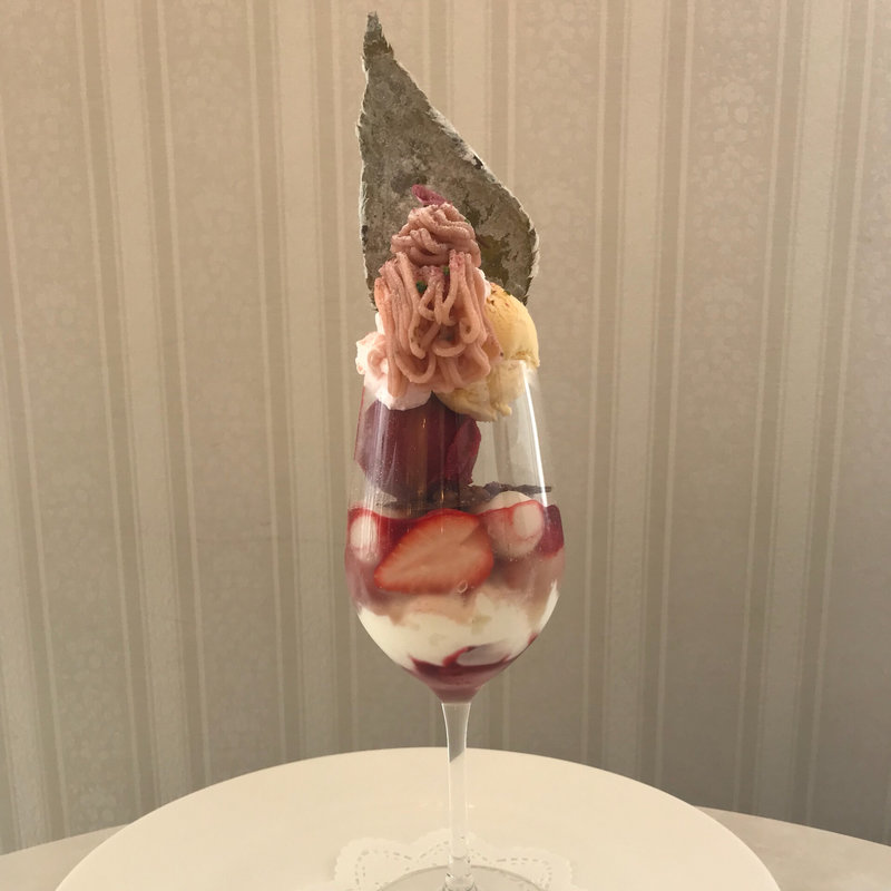 桜パフェ(サロン・ド・テ プレジール)