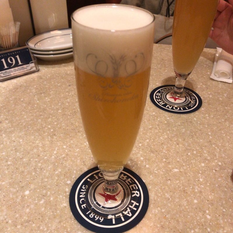 白穂乃香(ライオン 銀座五丁目店 )