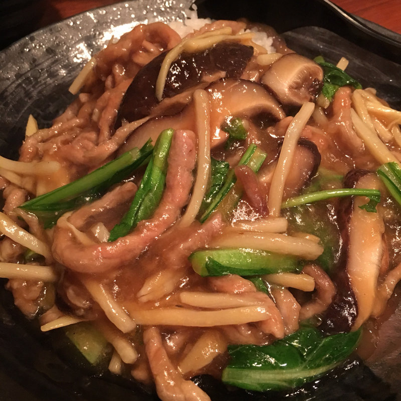 牛肉あんかけごはん(中華旬菜酒家ぼんぼん)
